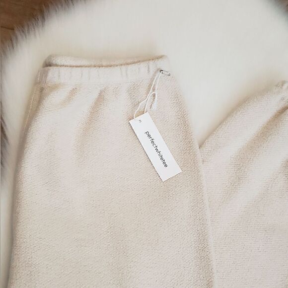 Perfect White Tee Fleetwood Inside Out Sweatpants In Sugar Size Large NWT - Picture 6 of 7